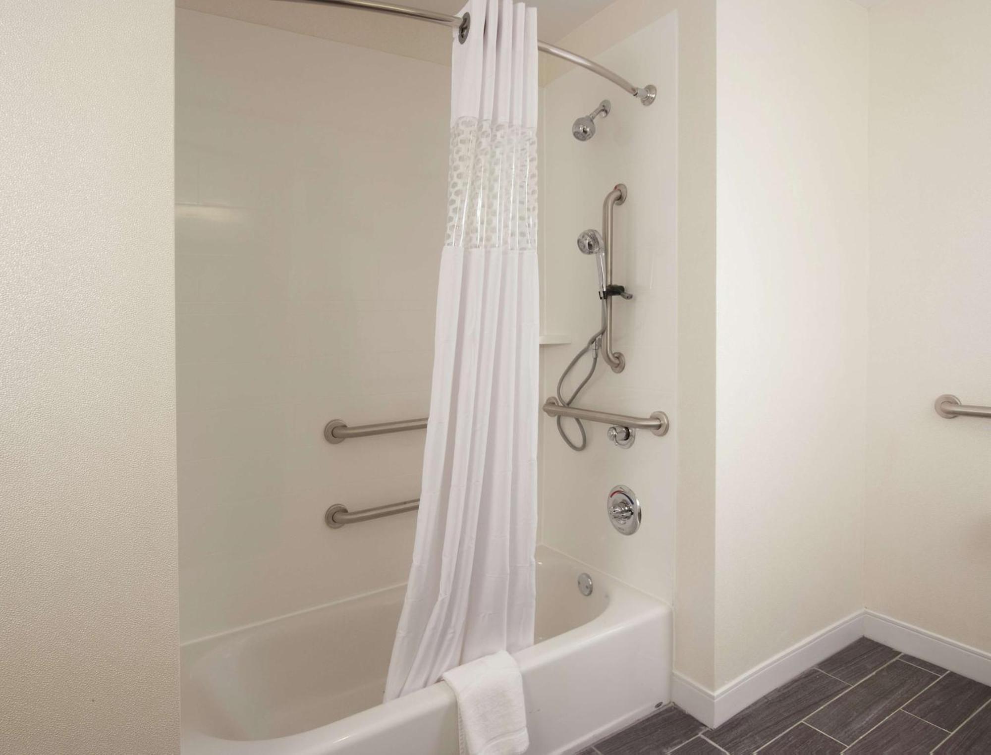 Hampton & By Hilton Augusta-washington Rd 3*